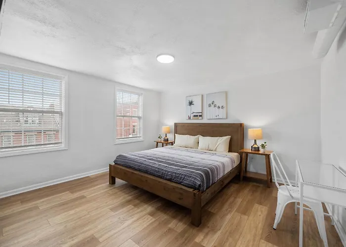 Bloomfield D Stylish And Cozy Private Bedroom, Shared Bathroom, With Free Parking Habitación en casa particular *